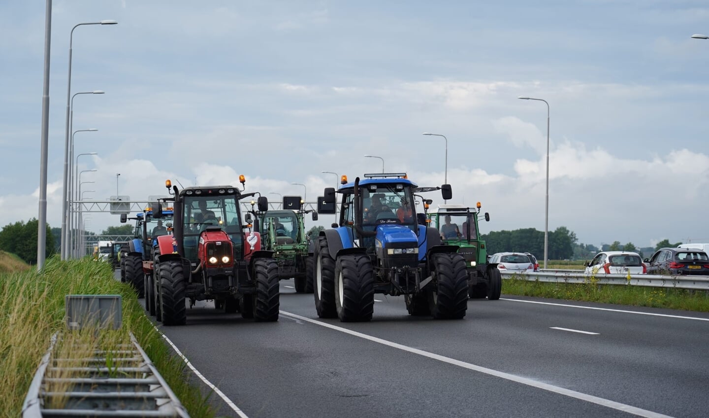 Boeren blokkeren de A9 in Alkmaar