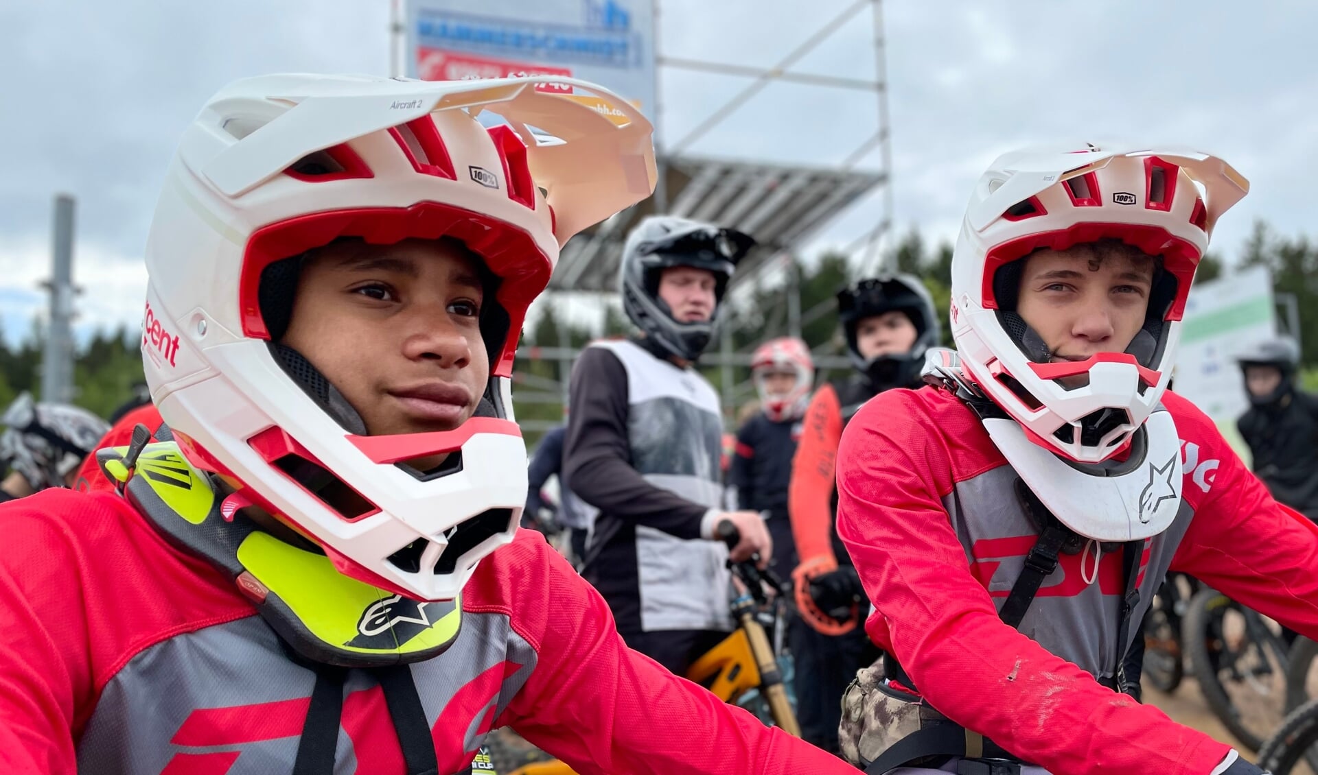 Tymo (links) en Quinten Somsen dromen ervan om ooit uit te komen op het wereldkampioenschap. ‘Om dat doel te bereiken zoeken we nog sponsors.’