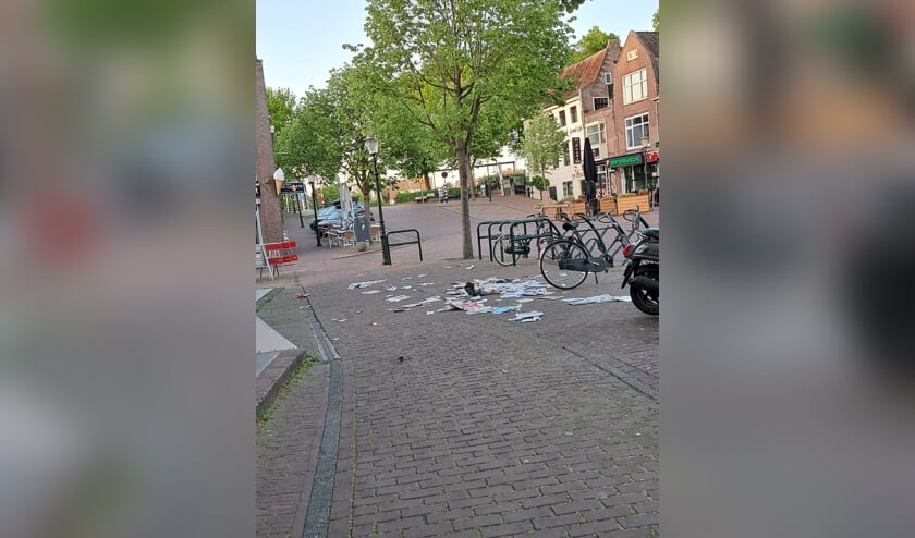 Papier op de Nieuwstraat.