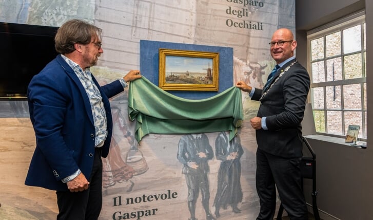 'Gezicht op Hoorn' werd officieel door burgemeester Jan Nieuwenburg onthuld.