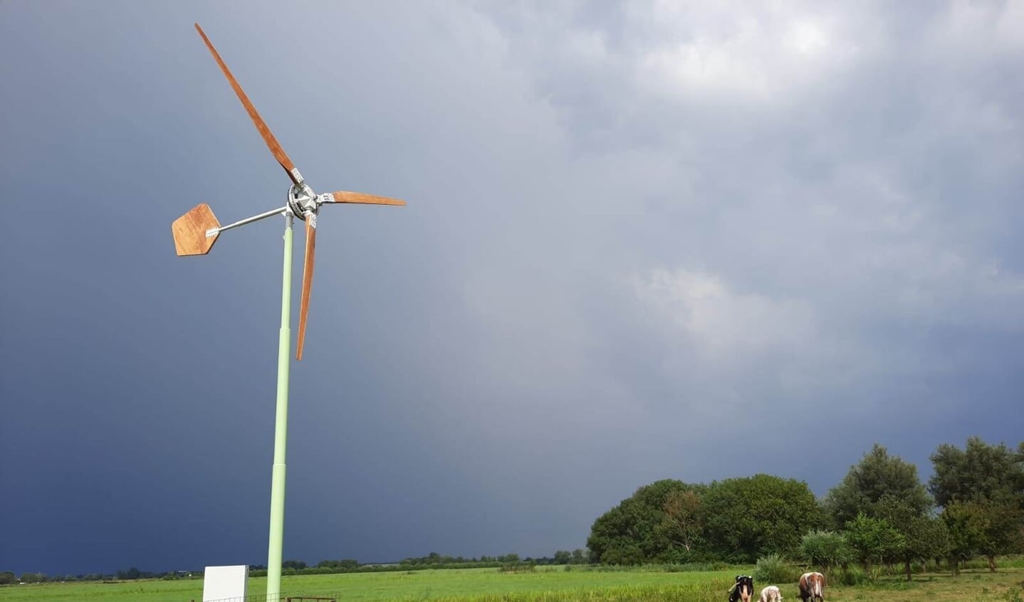 De mast van de kleine windmolen mag 15 meter boven het maaiveld uitsteken.