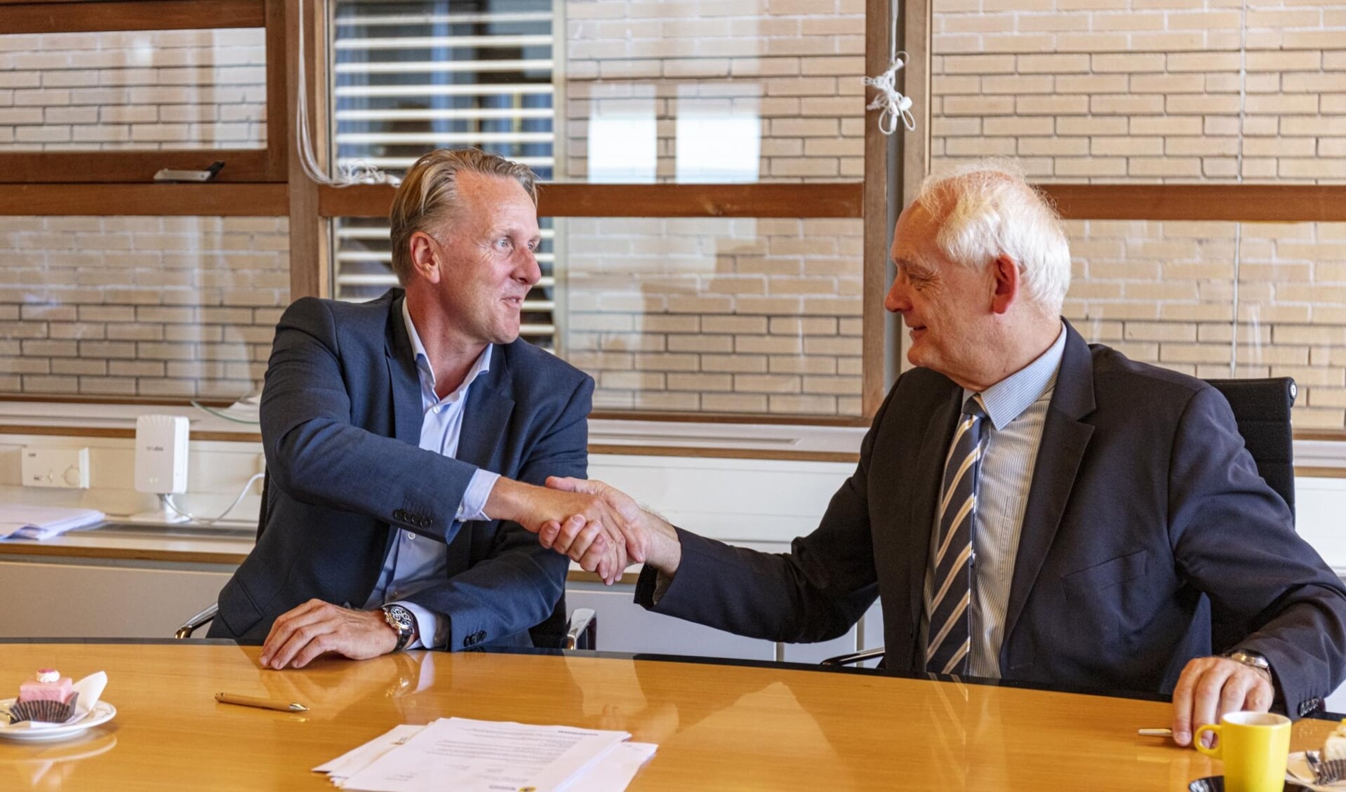 Martin van de Ruit, Voorzitter RvB  gro-up Buurtwerk (link) en burgemeester Cor Lamers 