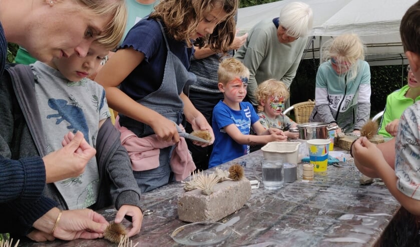 Creatief bezig tijdens Beestjesdag.