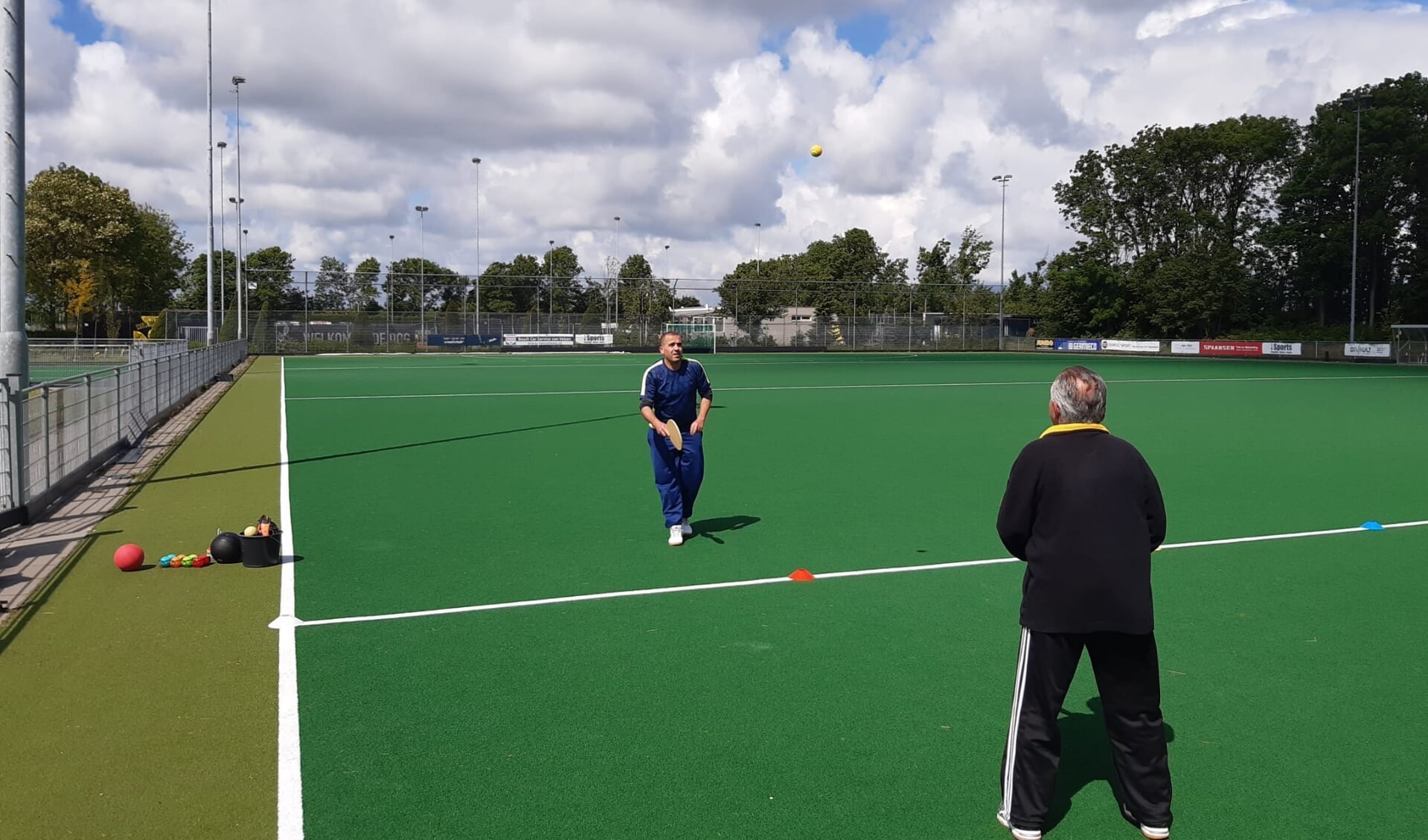 Een sport- en spelles voor volwassenen bij MHCU Uitgeest.