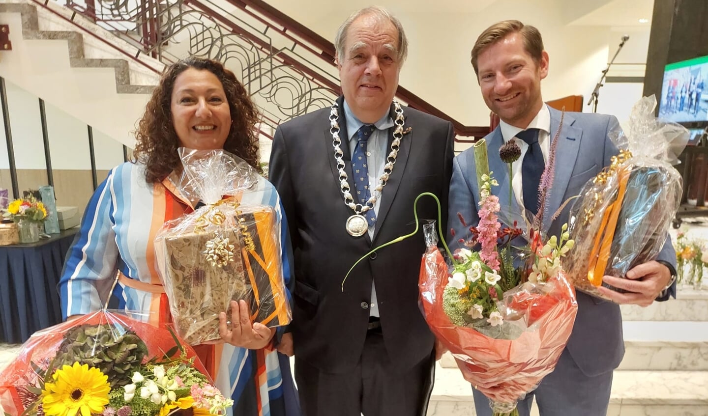 Van links naar rechts: voormalig wethouder Johanna Besteman, waarnemend burgemeester Bas Verkerk en voormalig wethouder Jeffrey Keus.