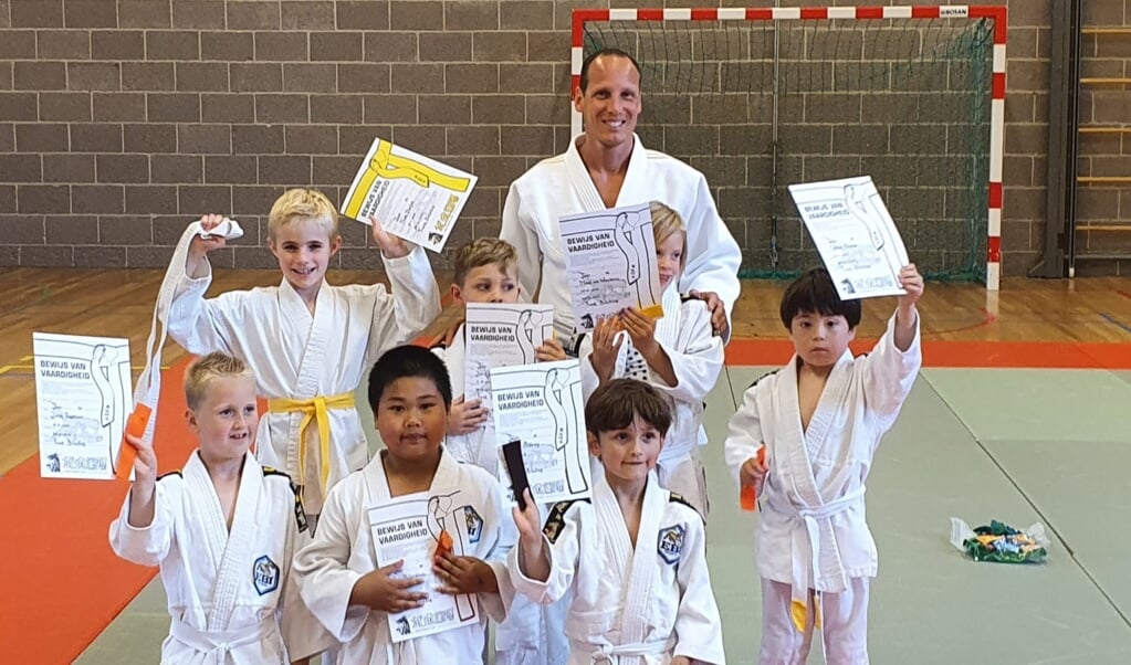 De judoka's van Judoschool EBI-Sports uit Tuitjenhorn/Langedijk hebben slip of band examens gedaan.