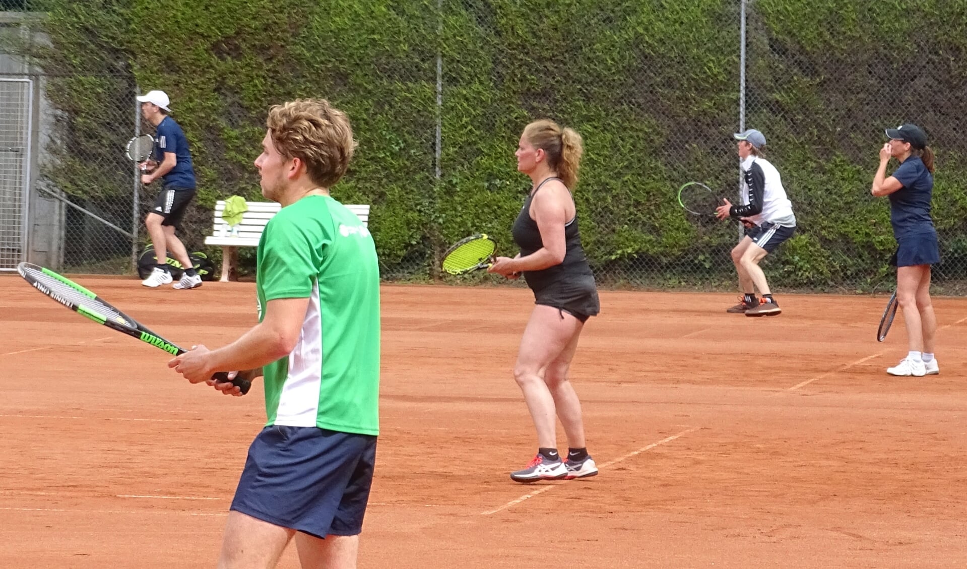 Het is finaledag op Tennispark Van Vliet. Met opperste concentratie bij de spelers, die in de eindstrijd voor de ultieme winst gaan. (Foto: UWM) 