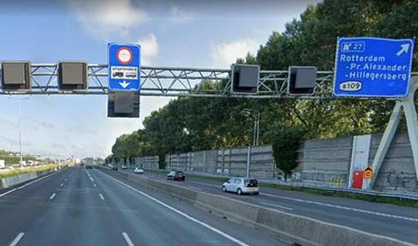 Doelgroepenstrook A16 Breda richting A20 Hoek van Holland.
