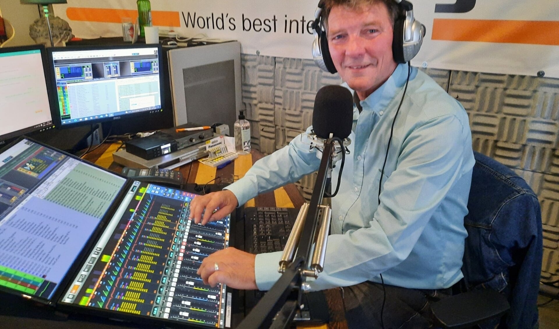 Rob draait ook muziek bij radio Live Oranje.