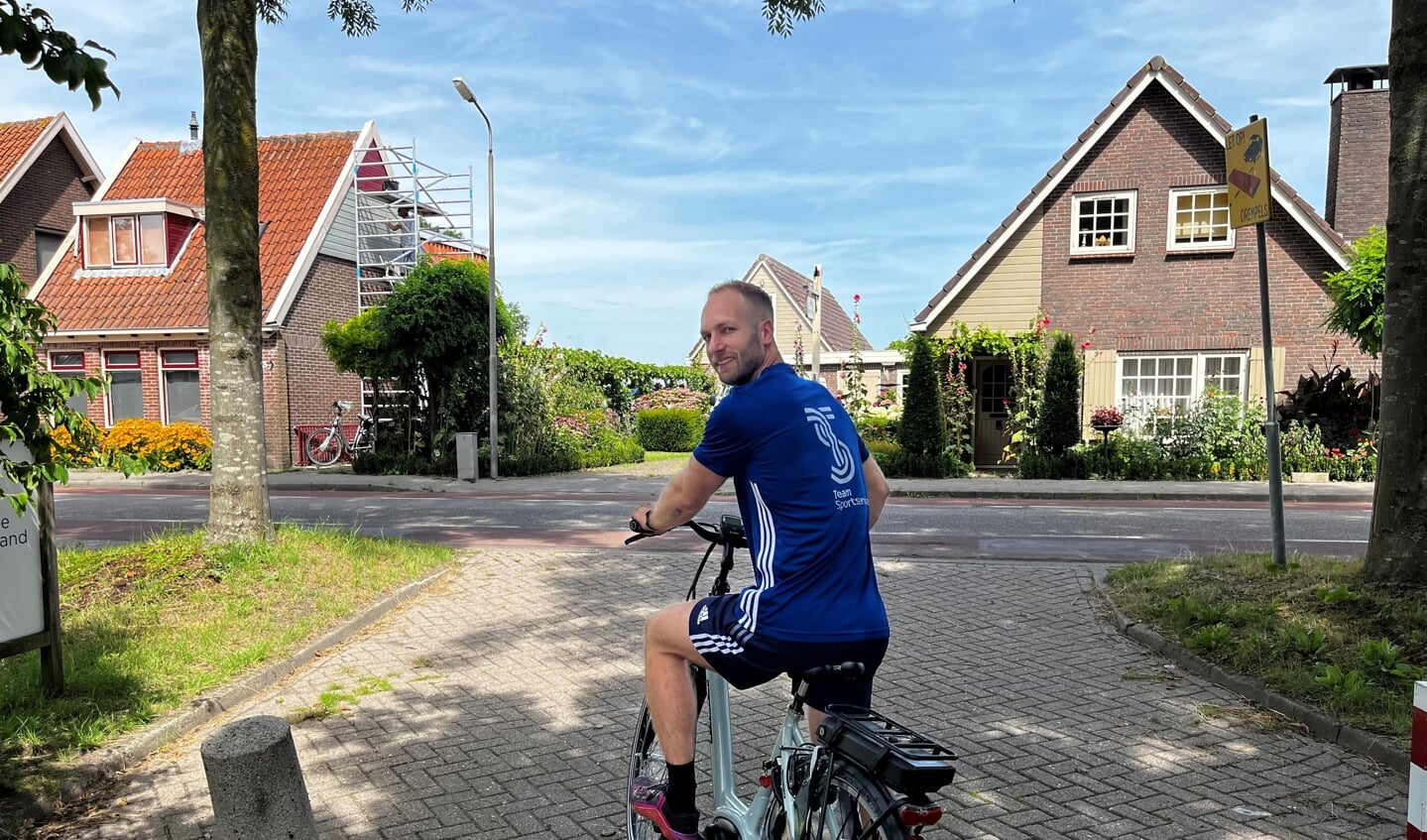 Bewegingsagoog Ramon Kolenberg gaat de groep fietsers begeleiden.