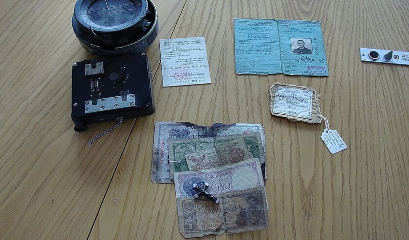 Spullen van Jozef Pretkowski uit het vliegtuigwrak.