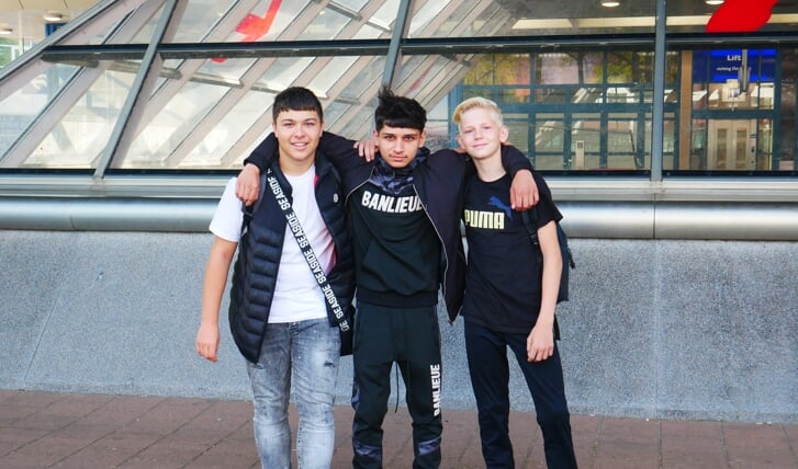 Beraat (14), Jayson (15) en Julian (14).
