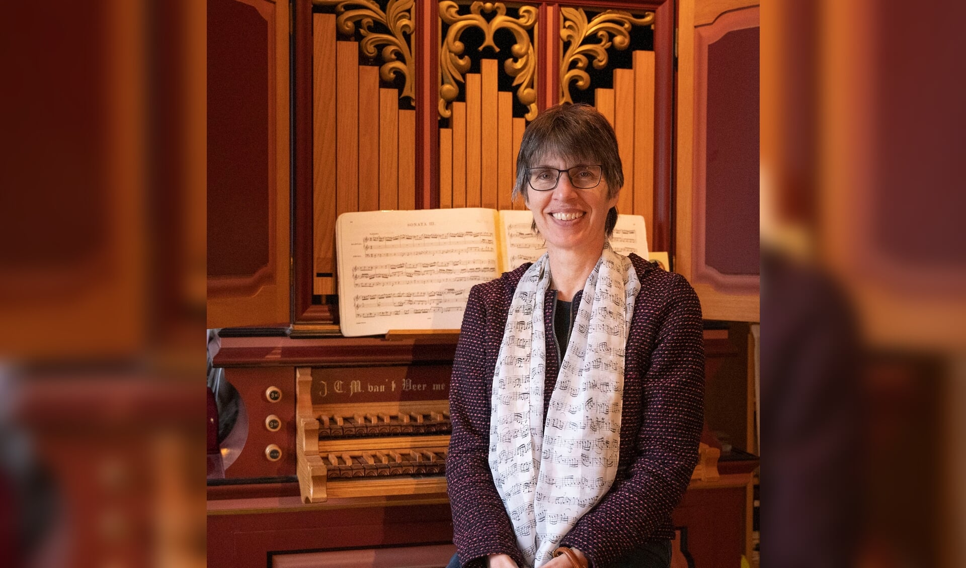 Ingeborg van Dokkum speelt op het Pieter Backerorgel.