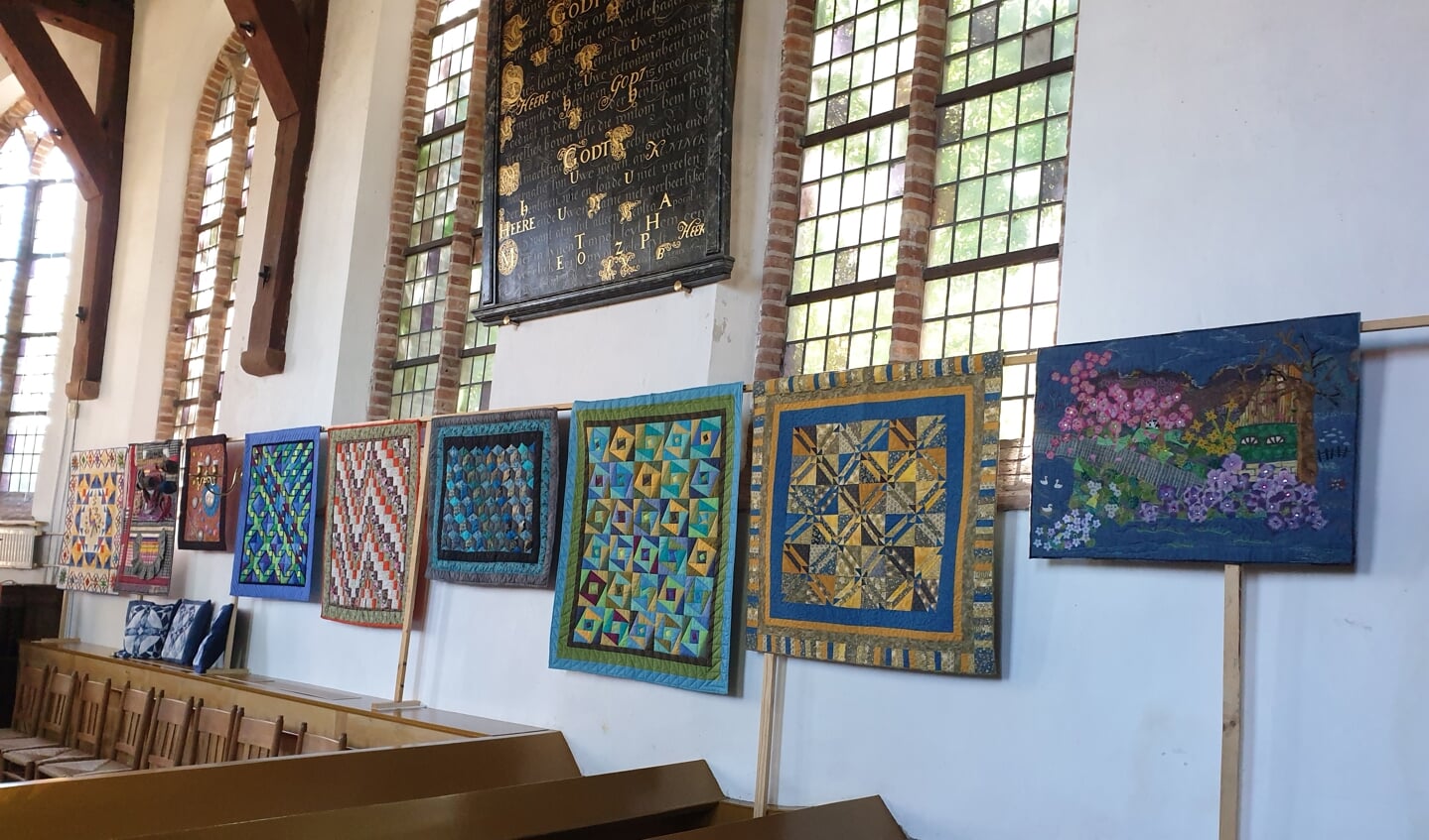 De quilts zijn tot en met 1 oktober te bewonderen in de dorpskerk.