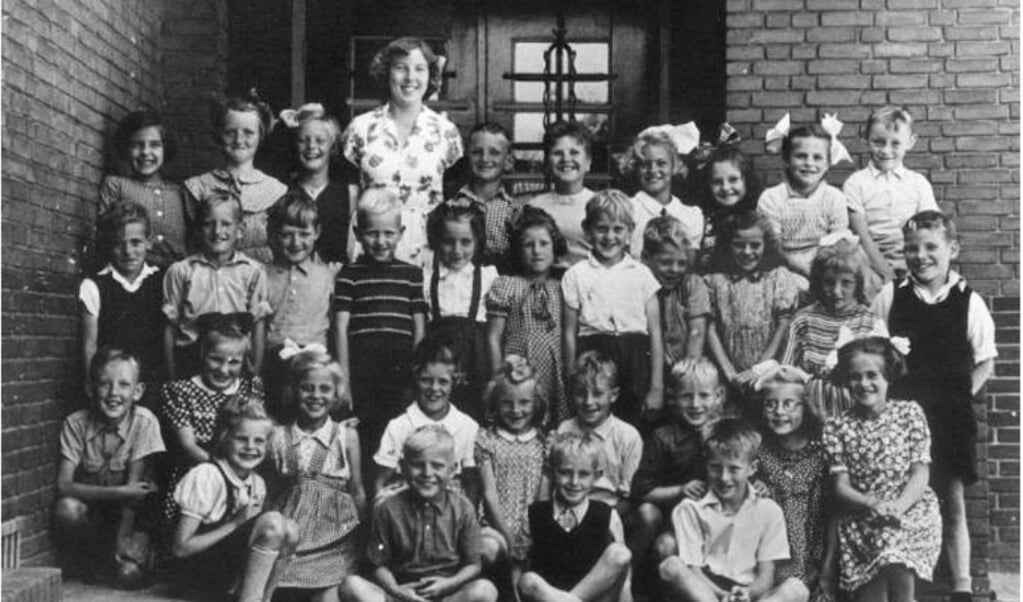 Oude Sluis – Schoolfoto 1949-1950 met juf Sinjewel