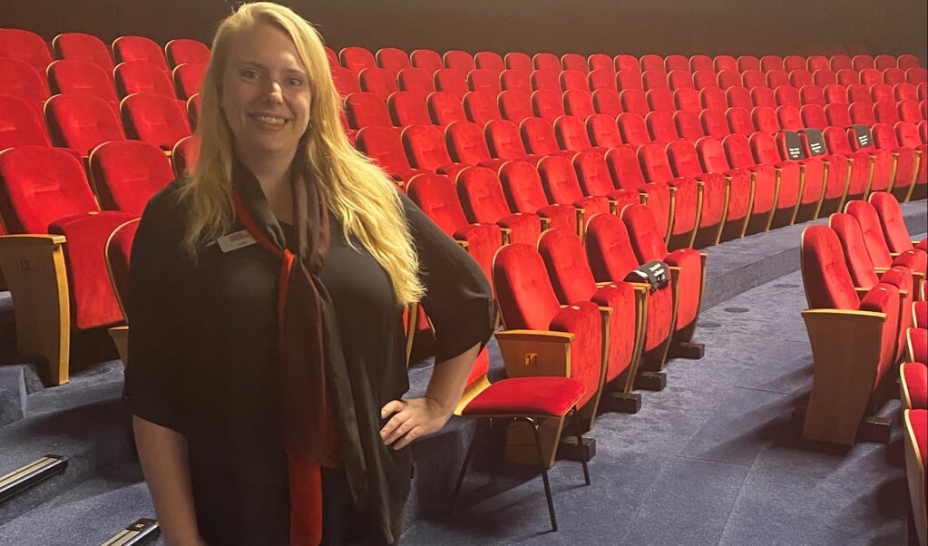 Lesley Geusebroek (30 jaar) is al jaren een enthousiaste vrijwilliger en voelt zich meer dan thuis in het Zaantheater. 