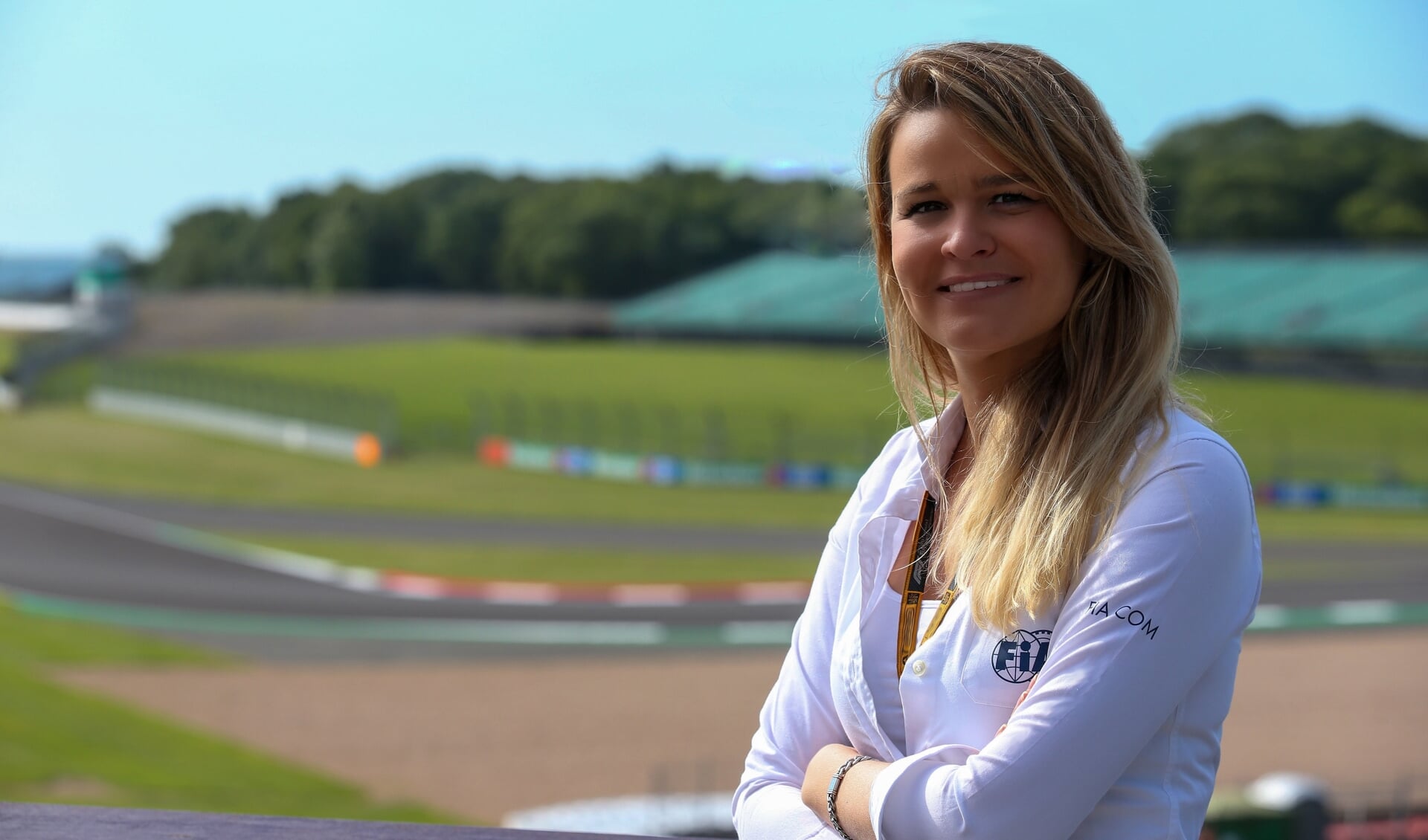 Claire Dubbeldam vervult een sleutelrol in de autosport.