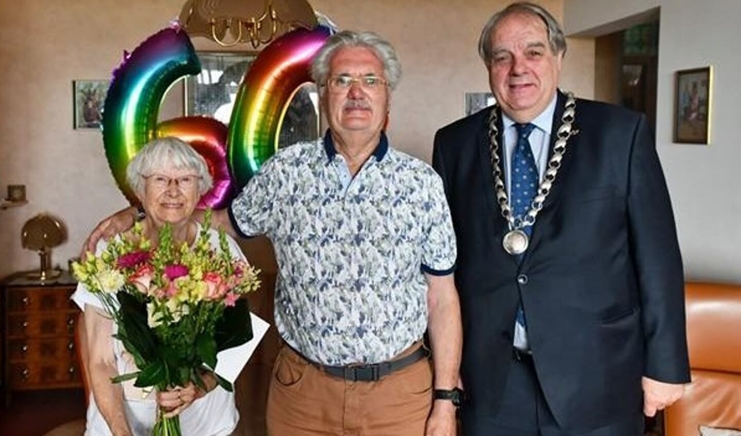 Burgemeester Verkerk bracht een bezoek aan het echtpaar De Wild.
