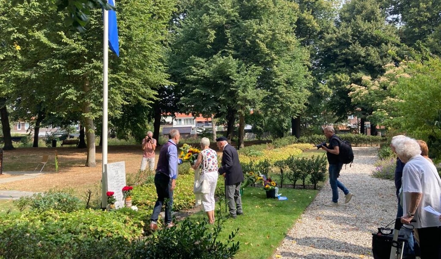 Indische herdenking op begraafplaats Emaus.