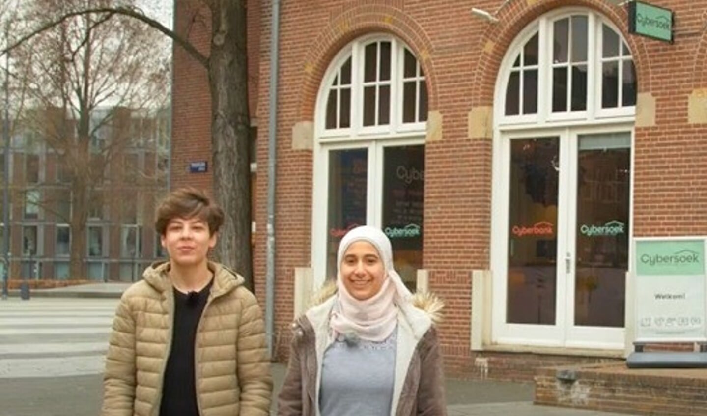 Rana en Joud hebben het naar hun zin als vrijwilliger bij Cybersoek.