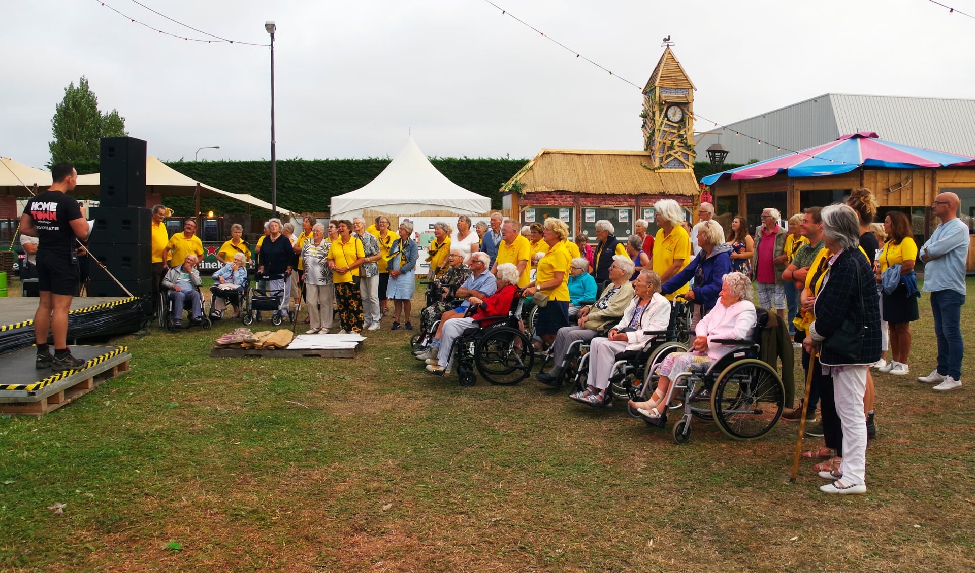 De Zonnebloem bracht met bijna 50 mensen een bezoek aan het festivalterrein. 