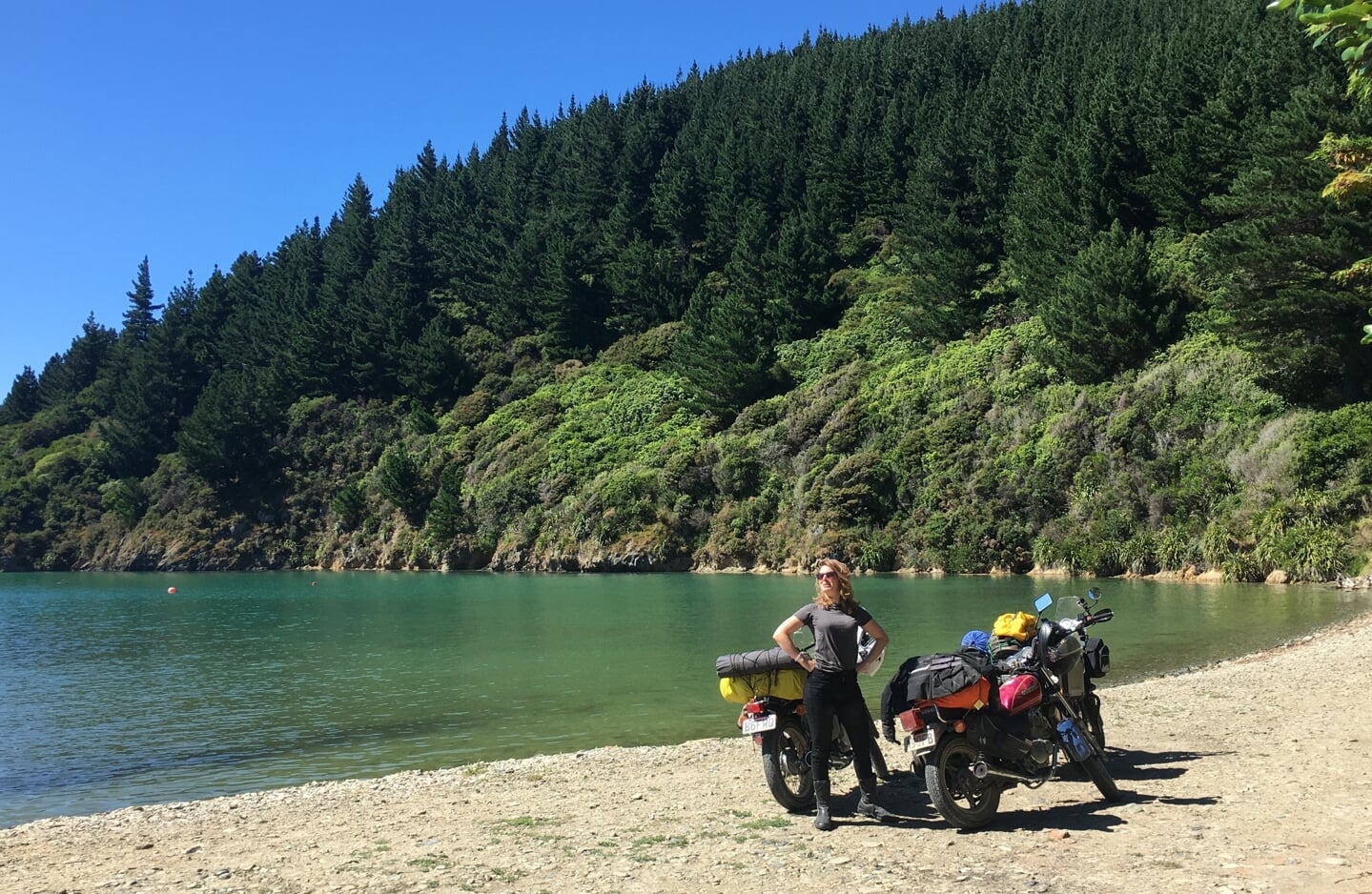 Motorfietstour over het zuidereiland van Nieuw-Zeeland, twee weken lang toeren met tent en slaapzakken achterop de fiets.