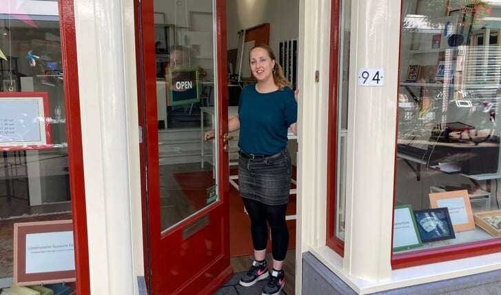Lijstenatelier Suzanne Klüver heeft op woensdag 10 augustus de deuren geopend aan de Hoogstraat 94 in Schiedam. 