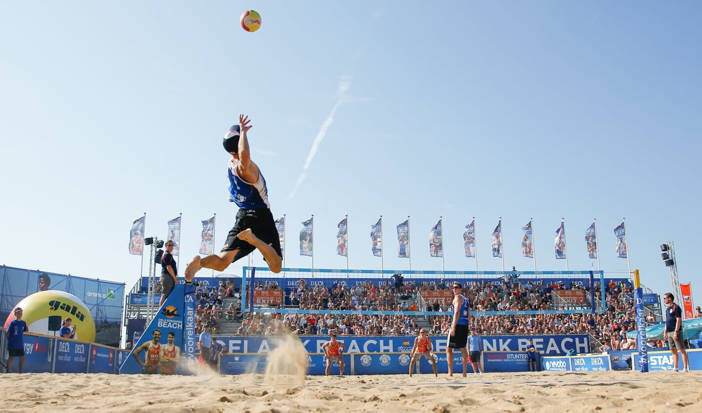 De beste beachvolleyballers van Nederland komen in actie in het stadion in Scheveningen. 