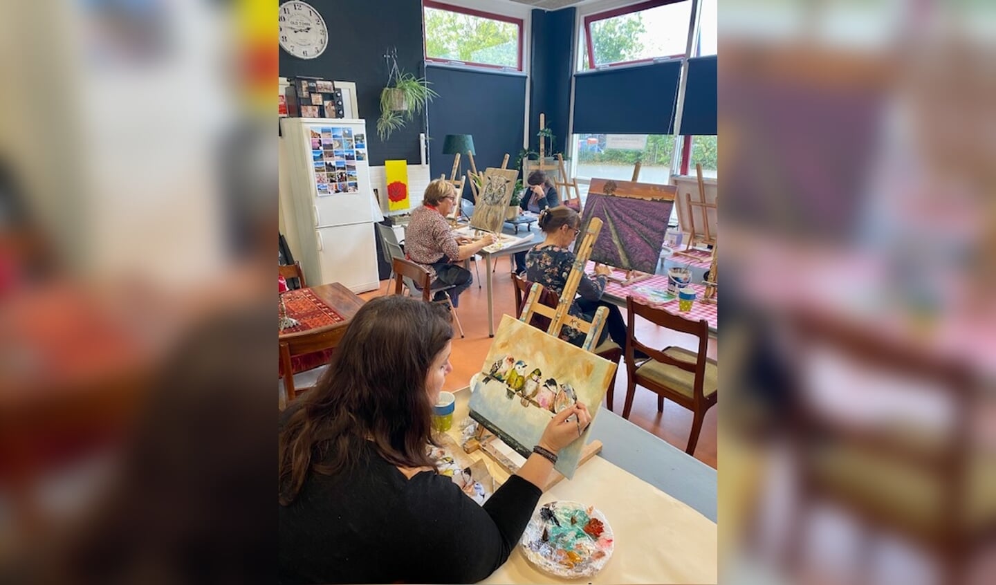 In het atelier van Atie Keizerwaard start weer een nieuw lesblok schilderen.