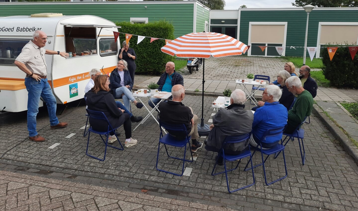 Als het geheel eenmaal staat ontvouwt zich een sociaal burenproject.