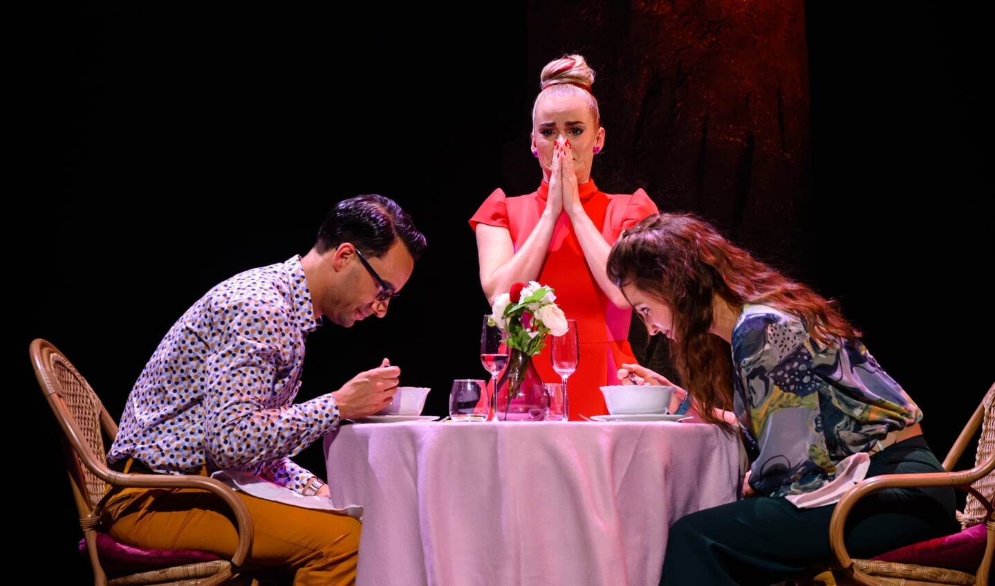 Brigitte, Freek en Sanne vinden het enorm leuk om met Blind Date de theaters in te gaan.