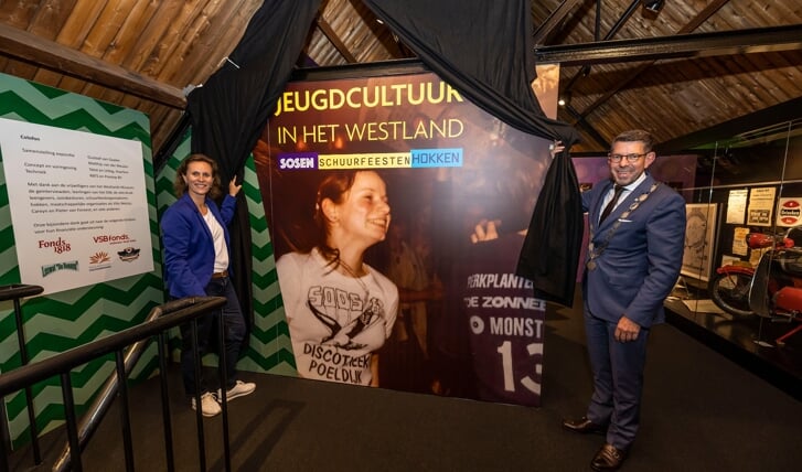 Burgemeester Bouke Arends van de gemeente Westland en wethouder Melanie Oderwald-Ruijsbroek van de gemeente Midden-Delfland openden de tentoonstelling.