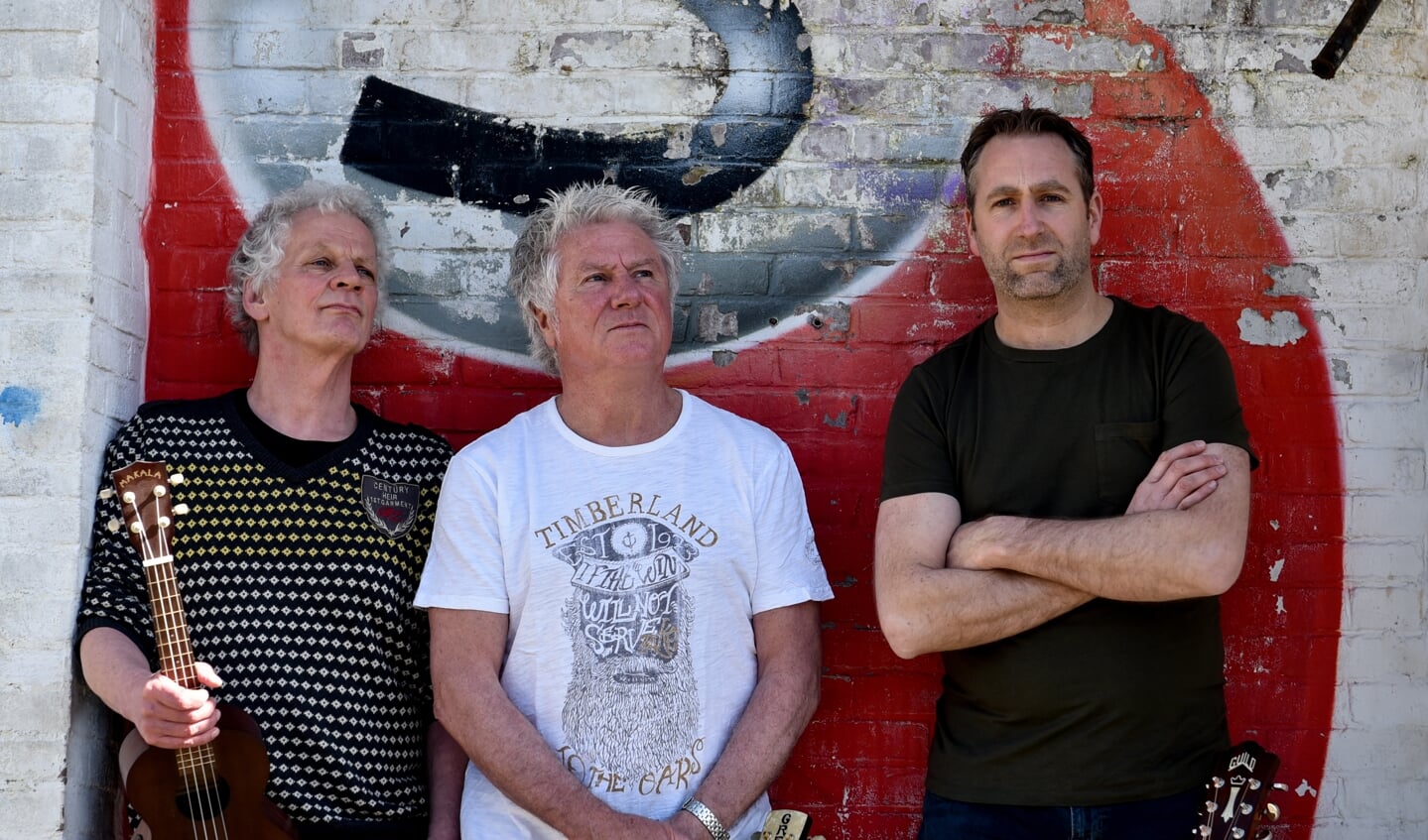Marcel Kapteijn (midden) en The Raindogs Nico Dobber en Sander Schuurman.