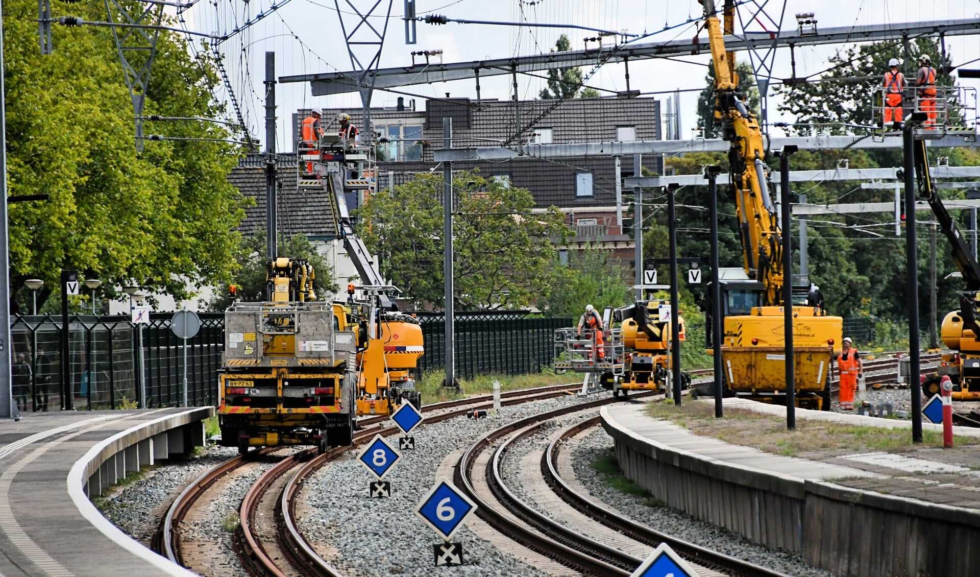 Werkzaamheden aan het spoor tussen Haarlem en Leiden. NS zet bussen in.