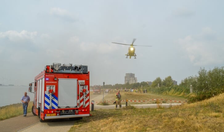 Hulpdiensten massaal ingezet voor zwemmer in Het Scheur in Maassluis: traumahelikopter ook ingezet