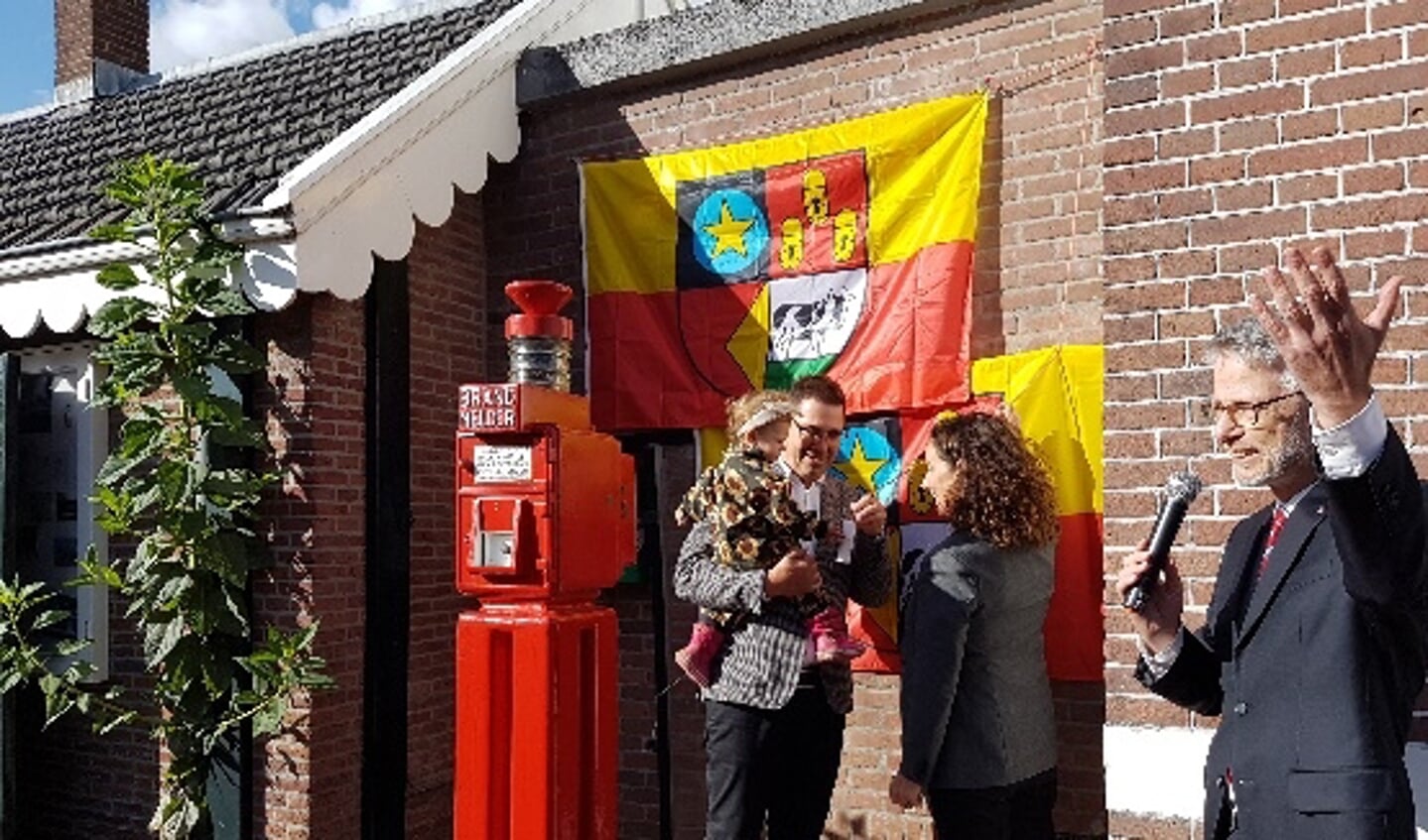 Femke Halsema en Sjoerd Jaasma onthulden de gedenksteen. 