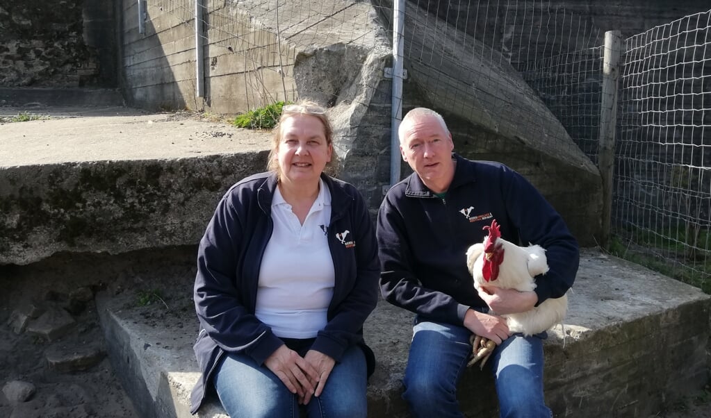 Yvonne van Laar en Edwin de Pierre werken al sinds 1995 bij de dierenambulance.