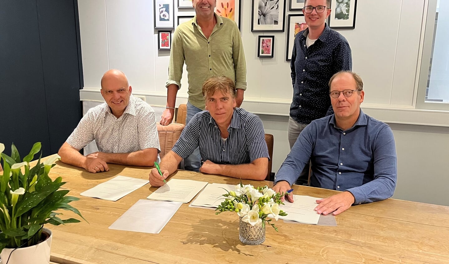 Aan tafel (v.l.n.r.): Marko Penning, Peter Penning, Robert Piek (v.l.n.r.) Frans van der Weiden en Daan Vermeer.