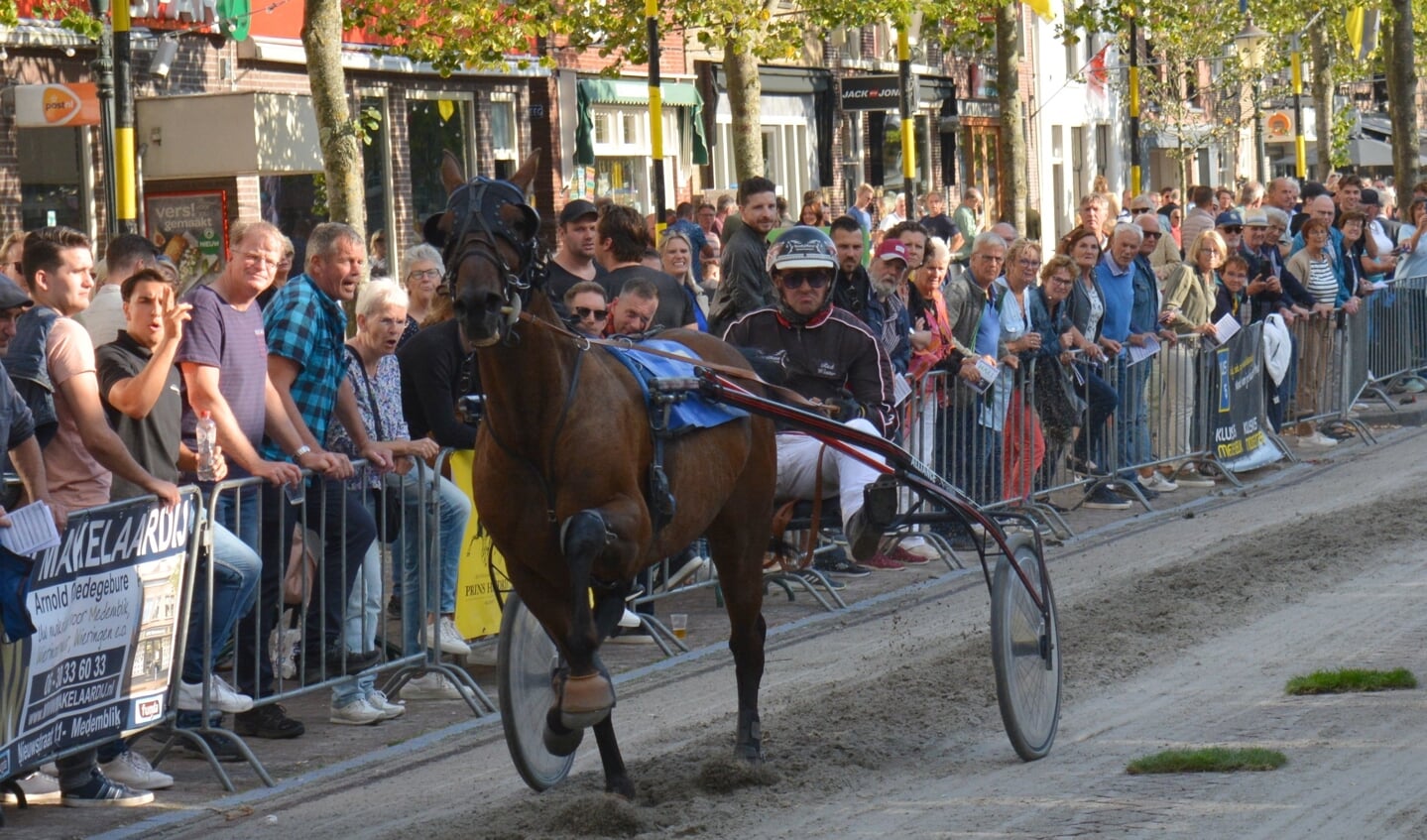 Archange de Jiel draaft maandag 19 september op de Nieuwstraat in Medemblik.