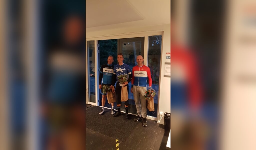 Boy Rueck (midden) wint De Coureurs woensdagavondcompetitie (Foto: PR) 
