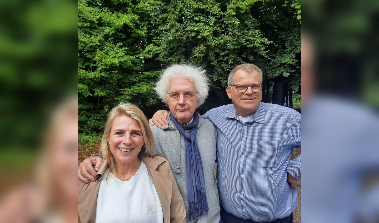 In het midden schrijver Chris Houtman, met naast hem de uitvoerend producenten Caroline van der Maas en Dick Min 