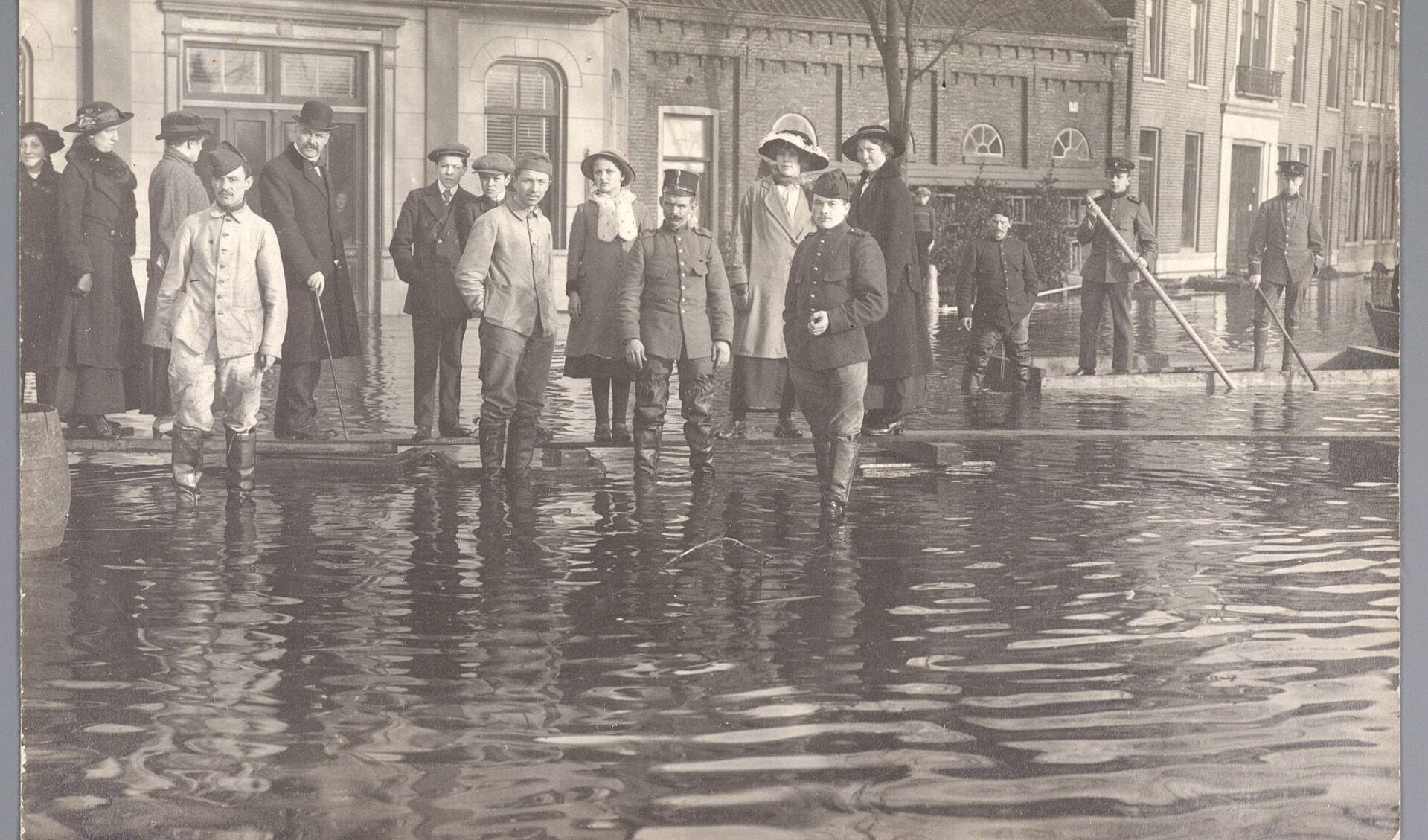 Watersnood in Purmerend, 1916, fotograaf J.H.P. Coppens.