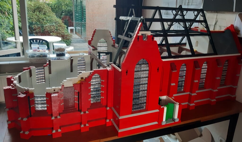 De Zwammerdamse Dorpskerk is nagemaakt van Lego.