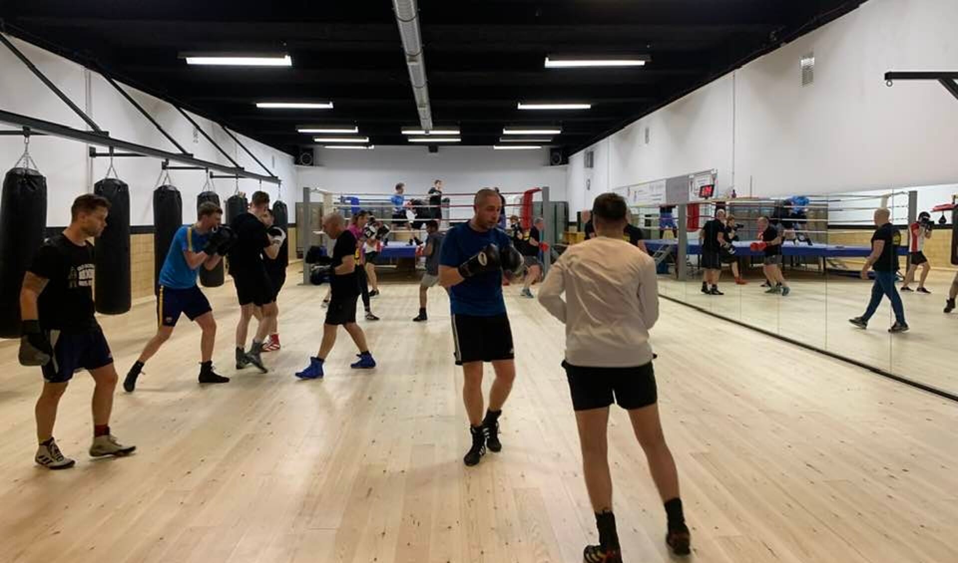 De zaal van 'Old School Boxing' kreeg tijdesn de kerststop een nieuwe vloer. (Foto: PR)