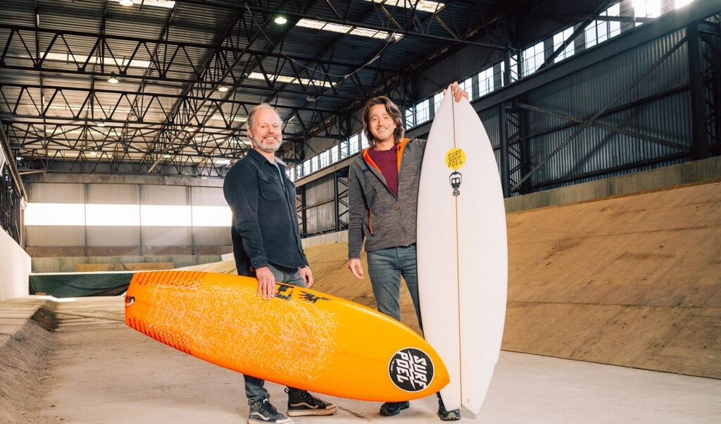Na jaren van onderzoek en testen bouwen Joeri Fredriks en Jeroen den Otter nu de eerste indoor wavepool van Europa: de SurfPoel. 