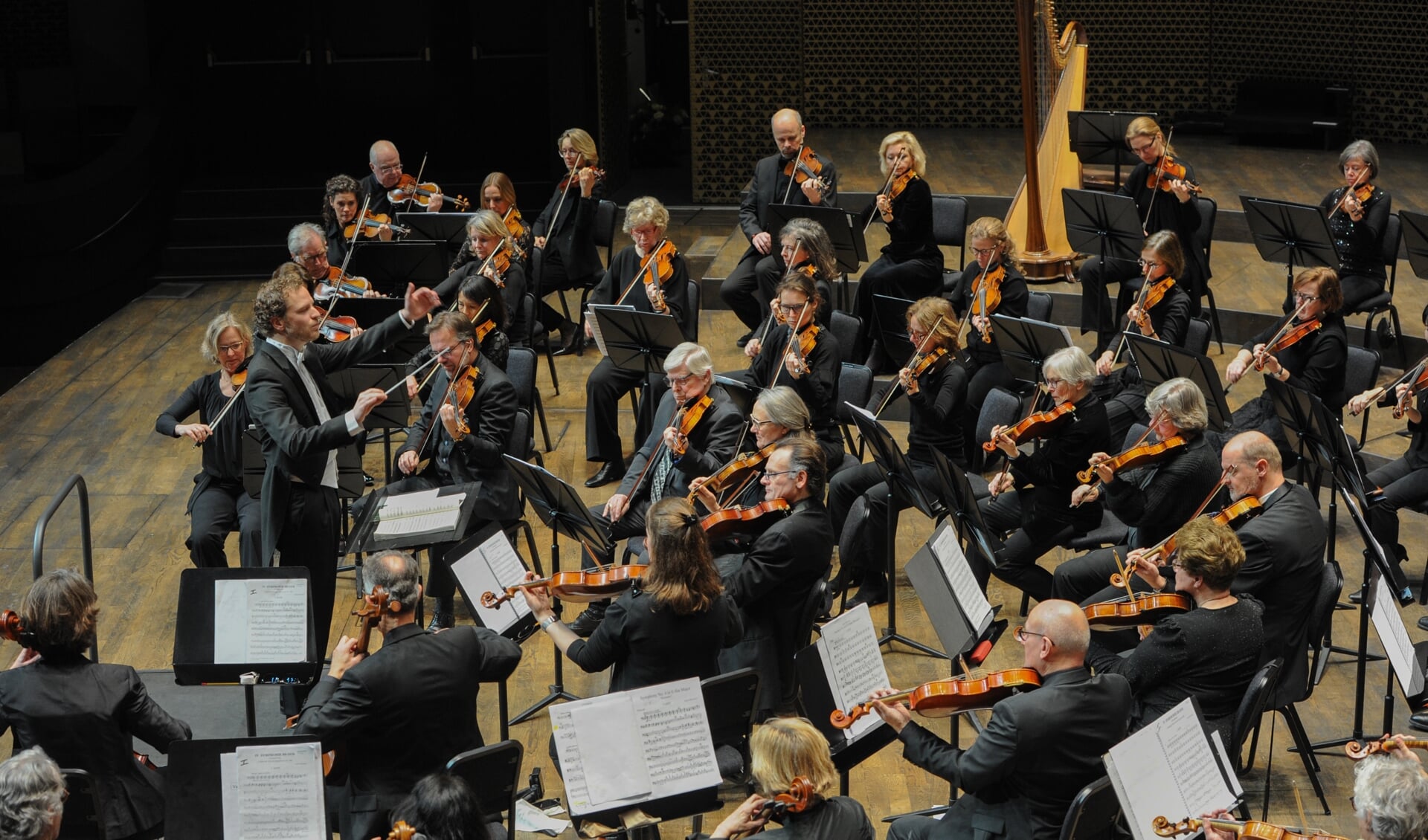 Symfonieorkest Musica speelde zijn winterconcert in Amare. Dirigent was Pim Cuijper. 