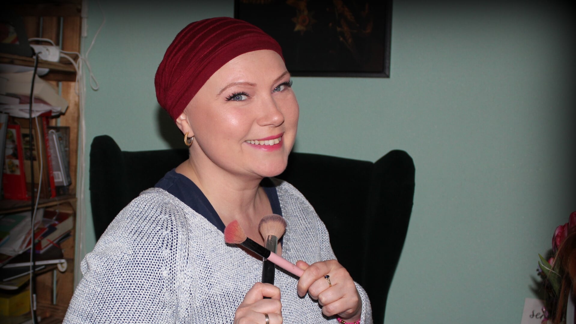 Make-up artist Dana Nieuwland (37) heeft borstkanker en houdt op Wereldkankerdag een speciale make-up les voor mensen met kanker.