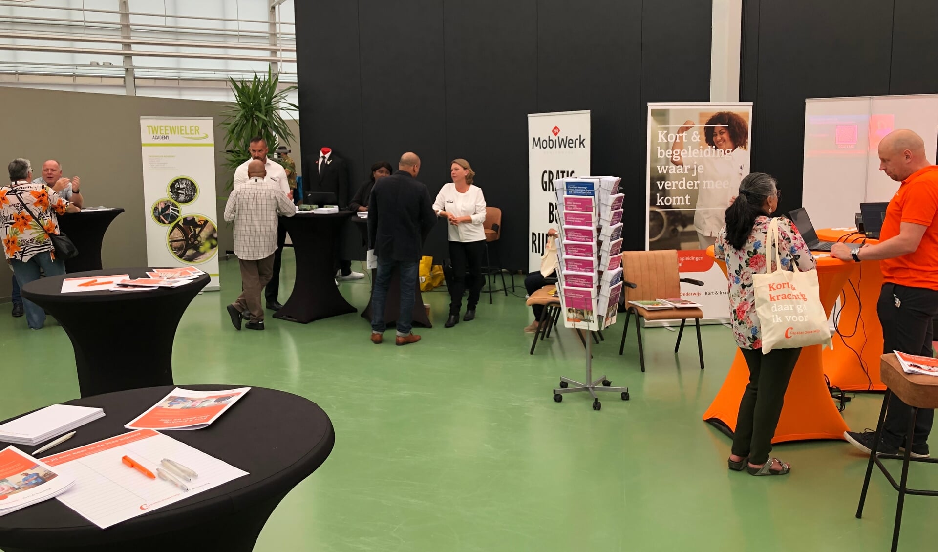 Op de banenmarkt in World Horti Center is een afspiegeling van voornamelijk Westlandse bedrijven te vinden. 