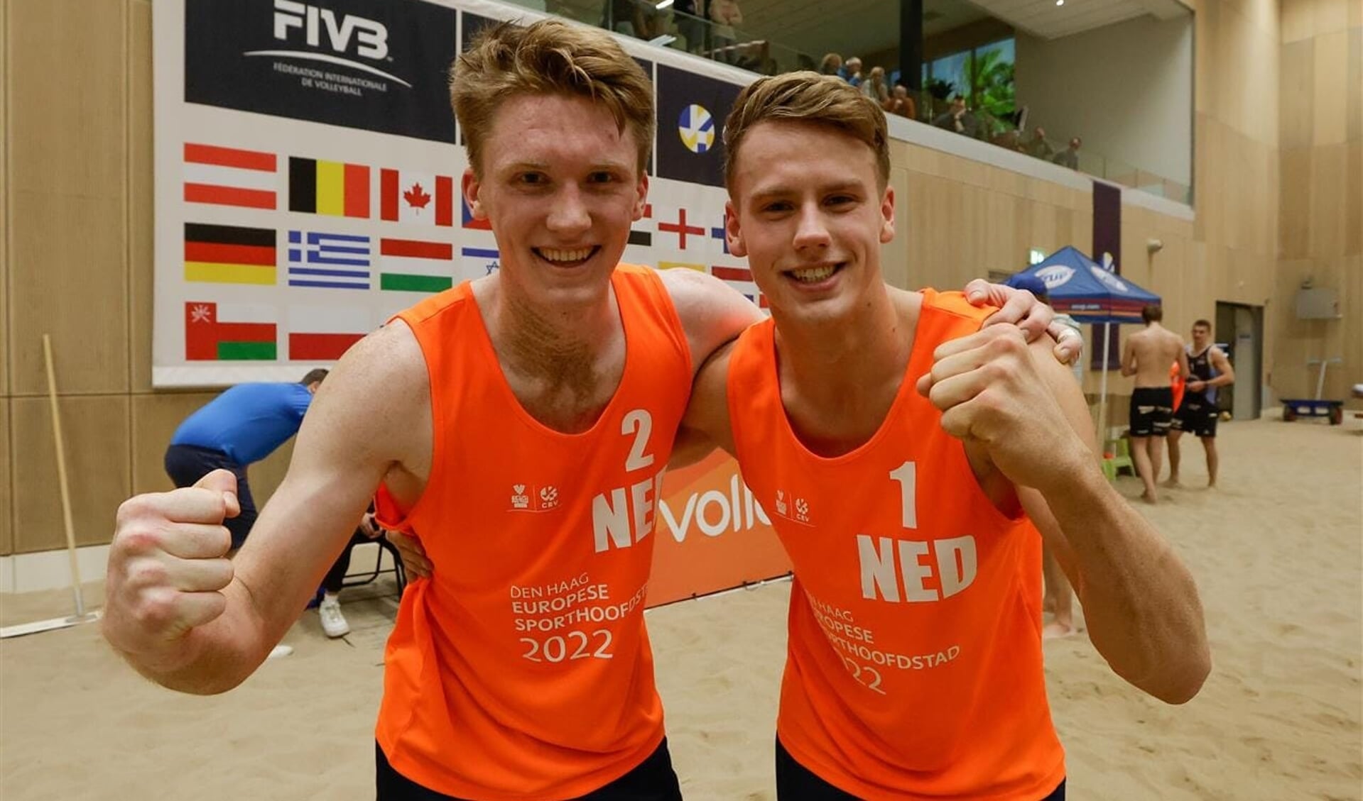 De Boskoopse Beachvolleyballer Sam van der Loo (21) heeft met zijn partner Quinten Groenewold (18) een vijfde plaats behaald tijdens het Beach World Tour toernooi. 