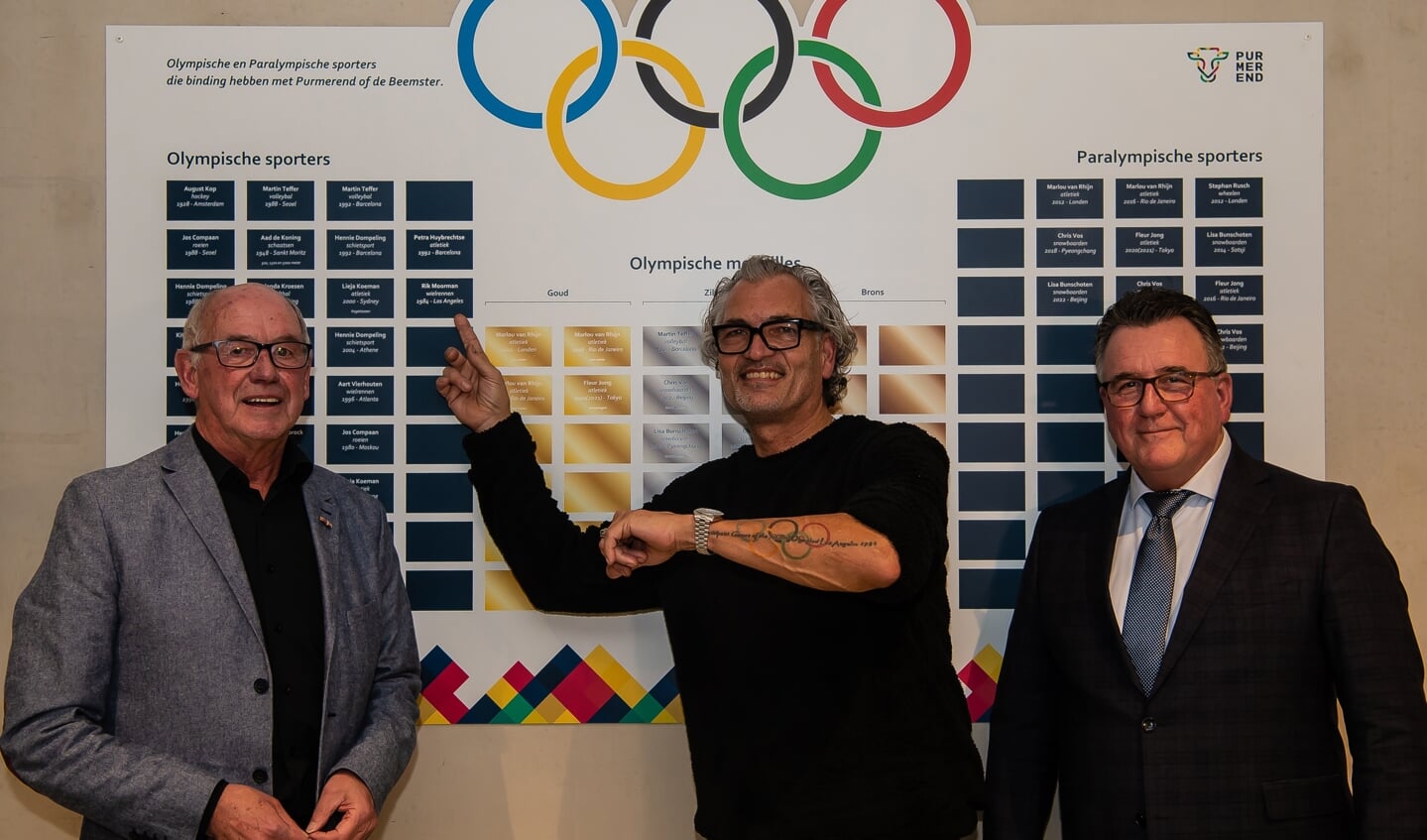 Rik Moorman kreeg alsnog erkenning. Zijn naam werd bijgeschreven op het bord met Purmerends deelnemers aan een Olympische Spelen of Paralympics.